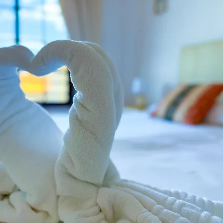 Magnificent Balcon With Sea And Pool View Apartment *