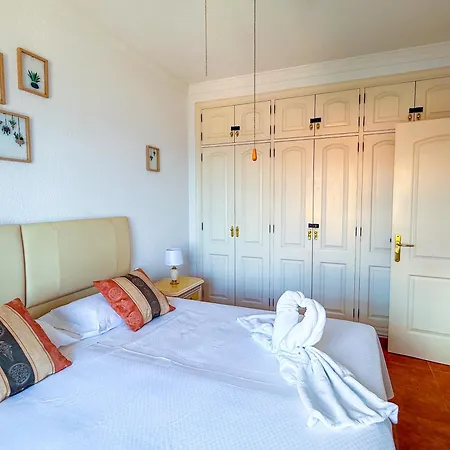 Magnificent Balcon With Sea And Pool View