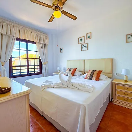 Magnificent Balcon With Sea And Pool View