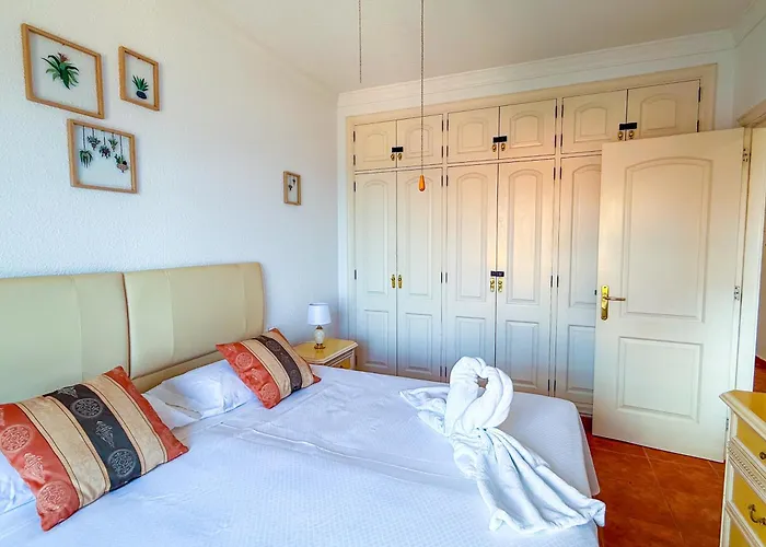 Magnificent Balcon With Sea And Pool View