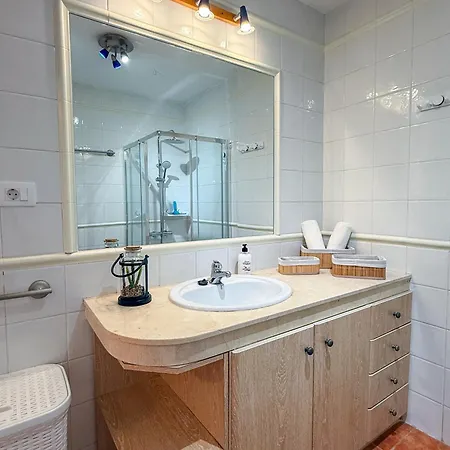 דירה Magnificent Balcon With Sea And Pool View