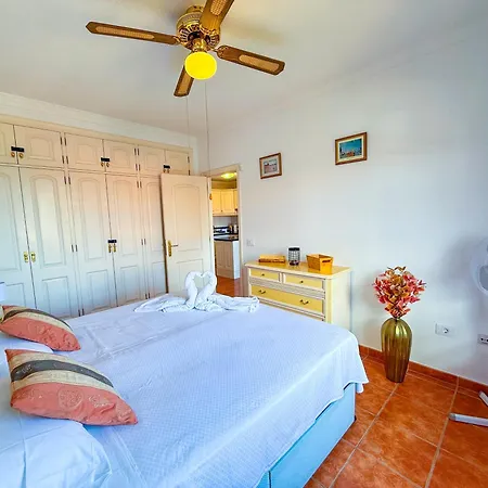 Magnificent Balcon With Sea And Pool View דירה קוסטה דל סילנסיו