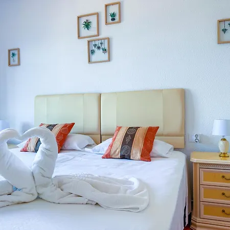 Magnificent Balcon With Sea And Pool View Apartment *