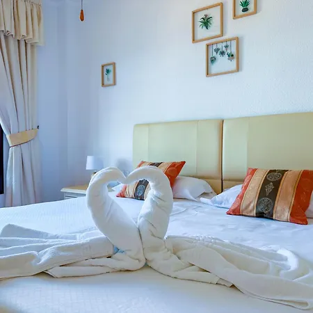 Magnificent Balcon With Sea And Pool View