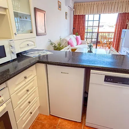 Magnificent Balcon With Sea And Pool View