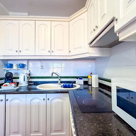 Magnificent Balcon With Sea And Pool View