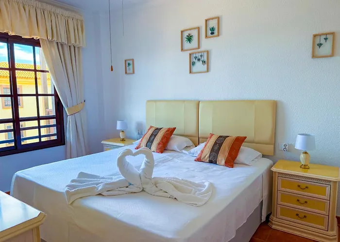 Magnificent Balcon With Sea And Pool View Apartamento