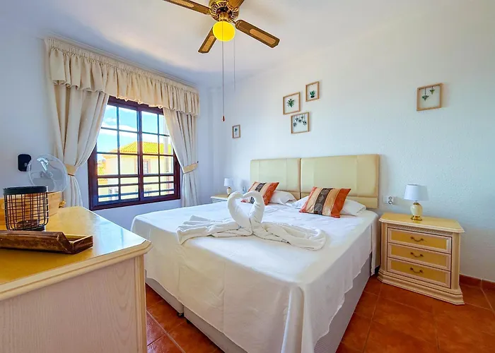 Magnificent Balcon With Sea And Pool View