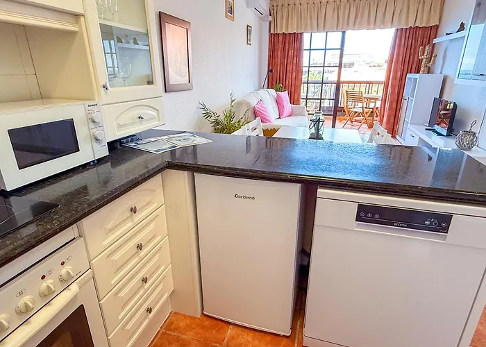 Magnificent Balcon With Sea And Pool View