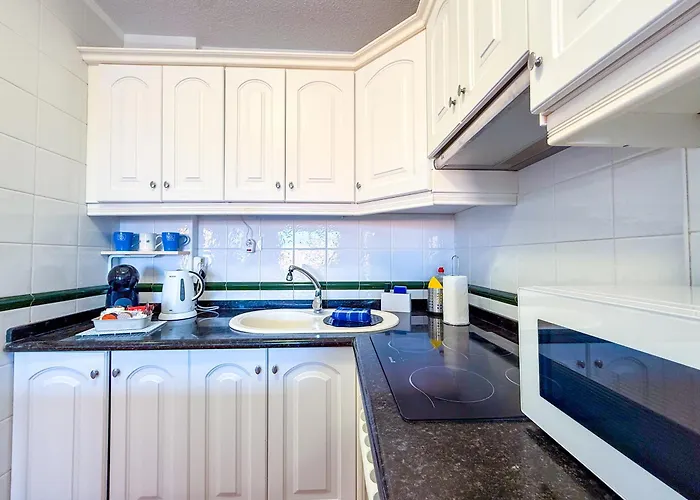 Magnificent Balcon With Sea And Pool View