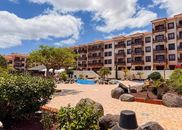 Magnificent Balcon With Sea And Pool View Apartamento