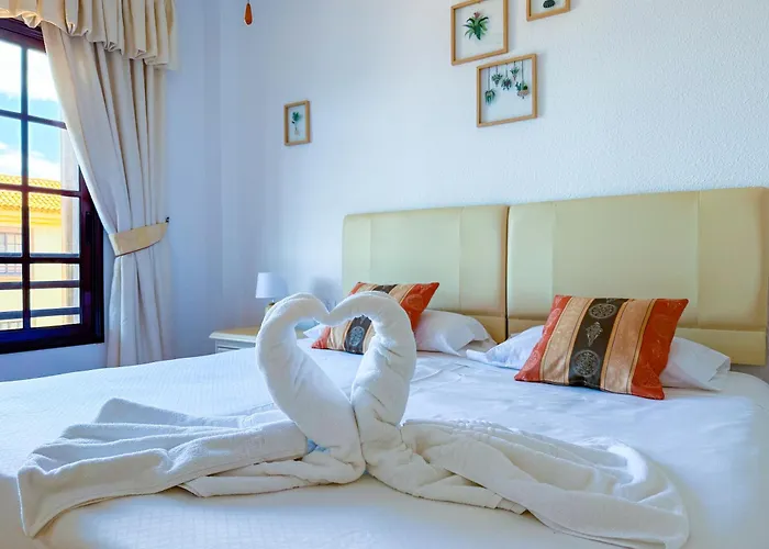 Magnificent Balcon With Sea And Pool View